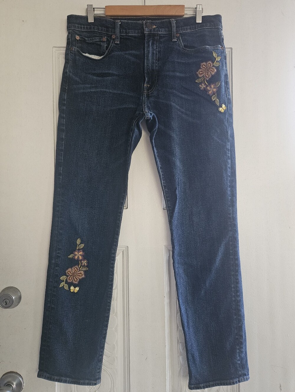Lucky Brand Dark Blue Straight-Leg Jeans with Floral Embroidery